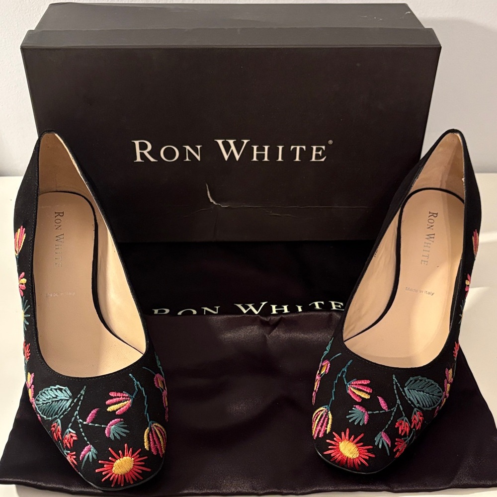 Ron White Doreen Embroidered Floral Cashmere Suede Heels Size 39 US 8.5 NIB